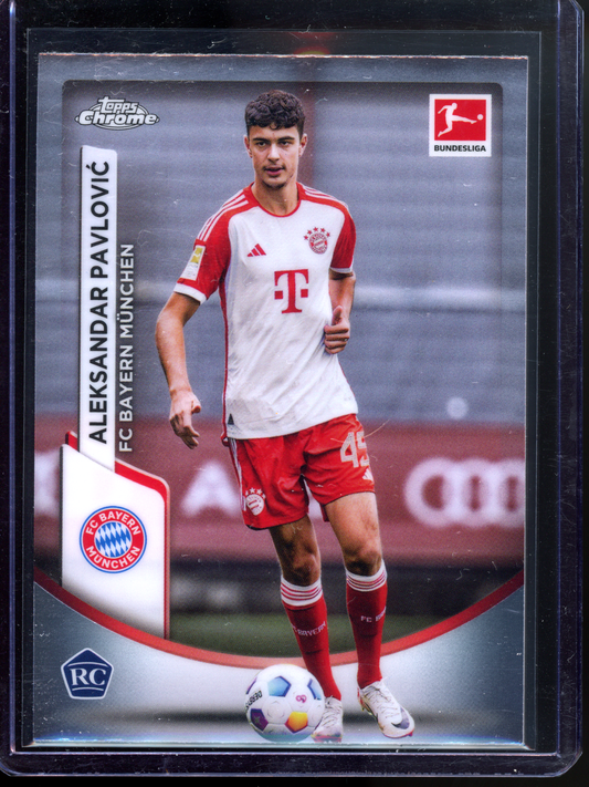 Aleksandar Pavlovic Rookie Karte I 2023-24 Topps Chrome Bundesliga