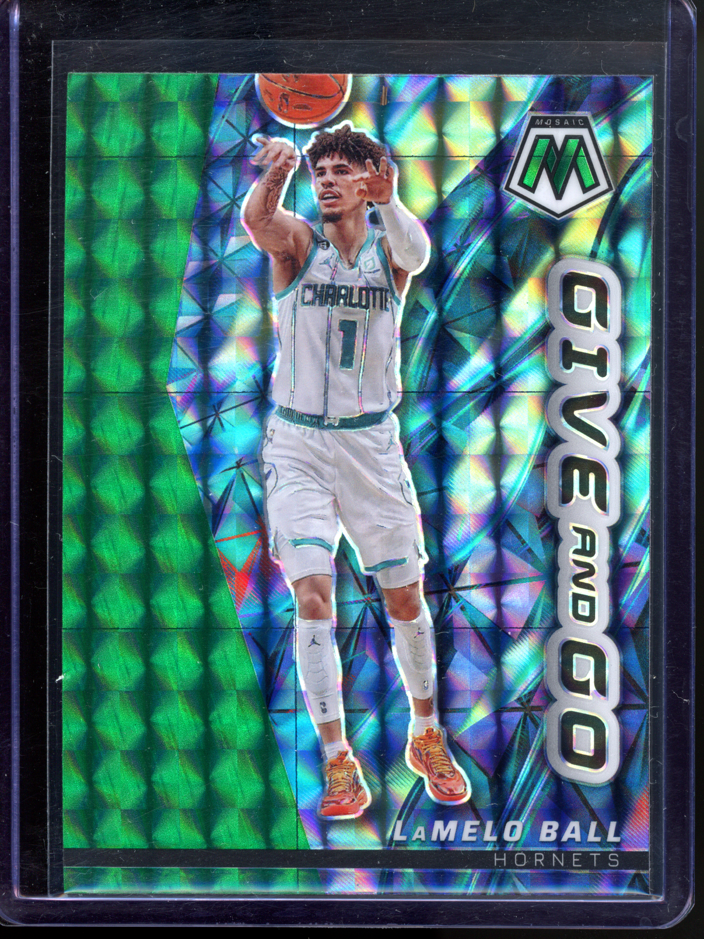 LaMelo Ball Give an Go Green Prizm I 2022-23 Panini Mosaic